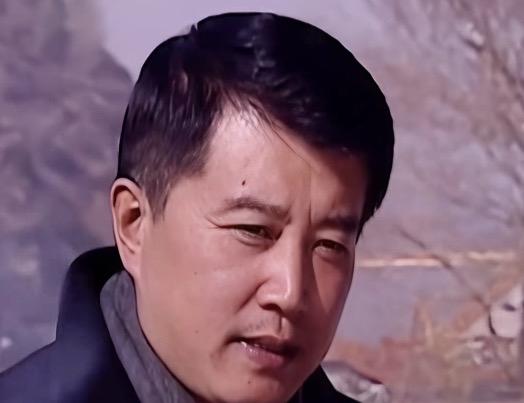 大家还记得这个演员吗？
我觉得他身上有股温文尔雅的气质。
看过他演的《天道》
又