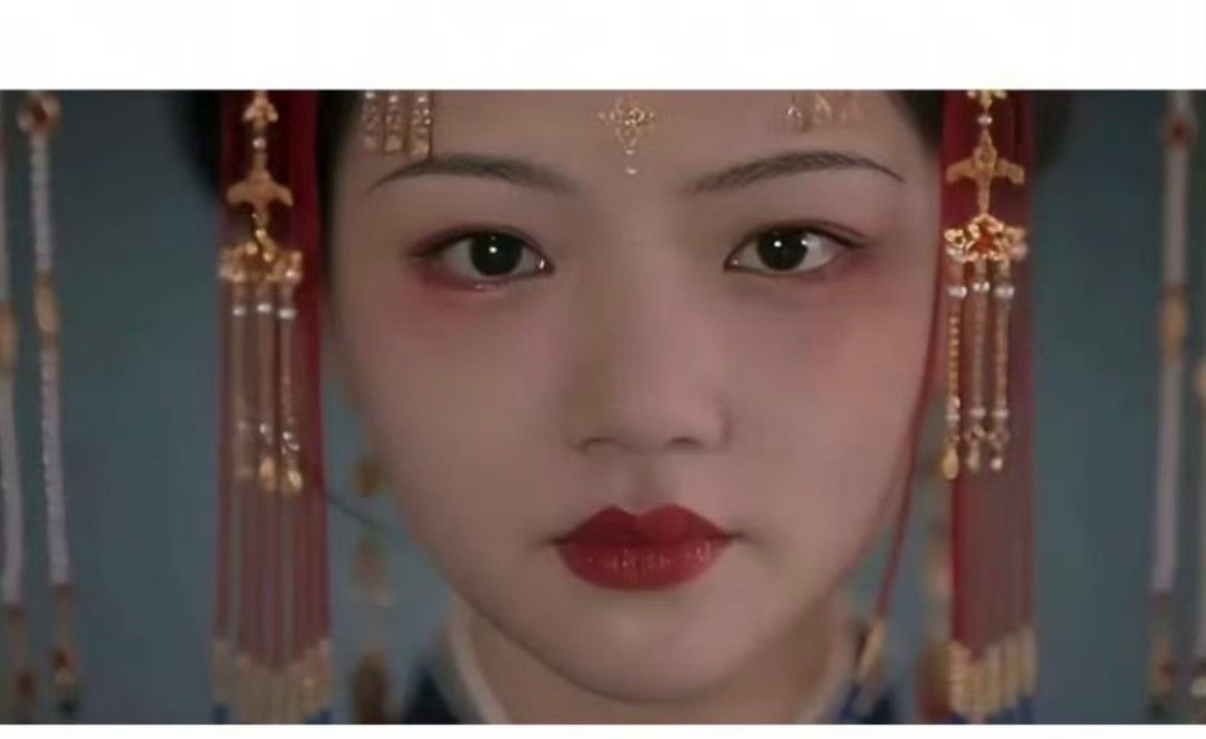 任敏好像在和观众对着干，玉骨遥里被说胖和不够美，那时候不服气暗暗反击了几次。 