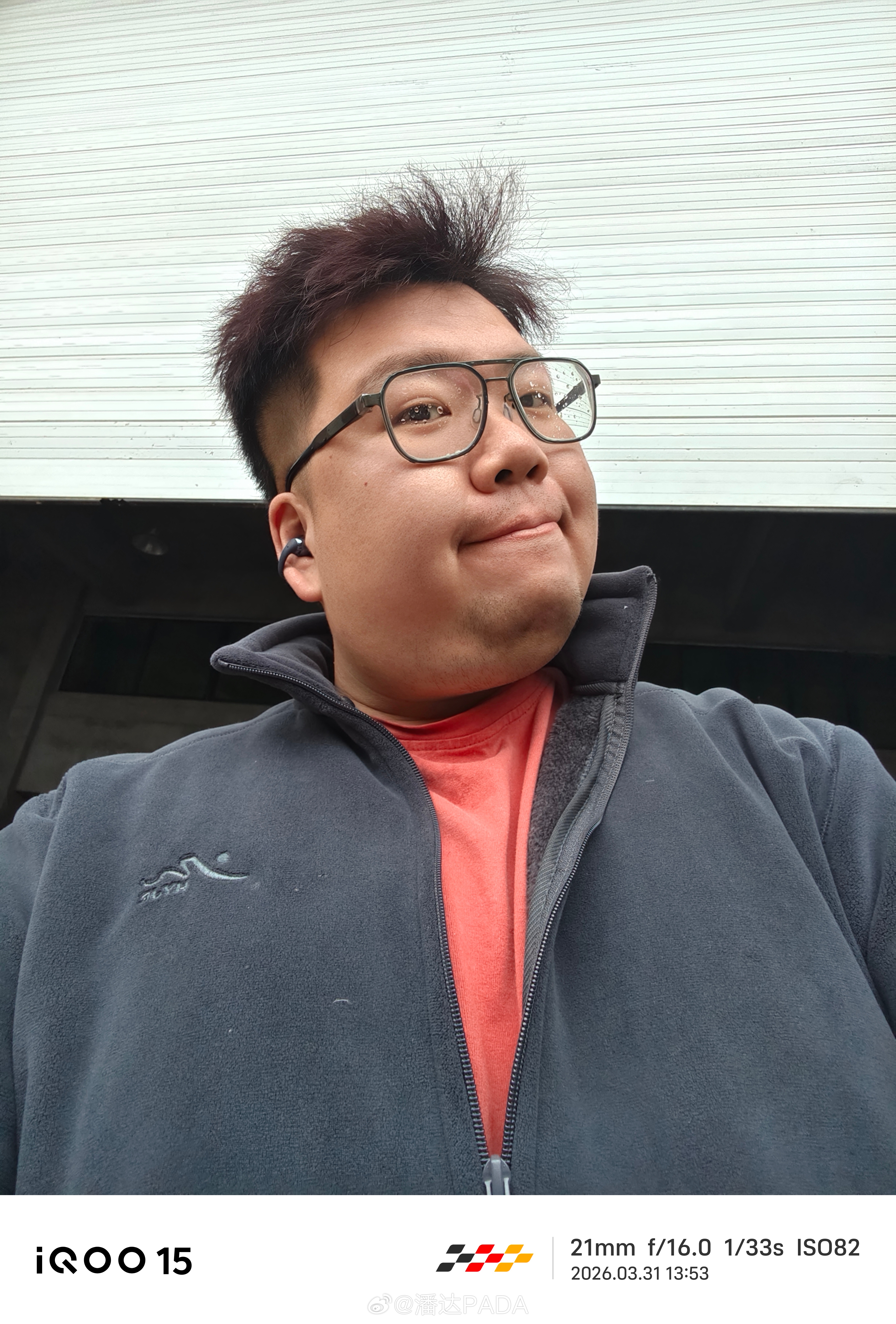 拖了好久没剪头发，终于把爆炸鸡窝头整的清爽点了回来路上突然大雨，真的是差点成落汤