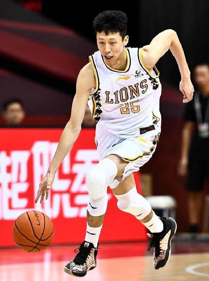 赵岩昊加盟宁波男篮，“广厦三少”时代宣告终结。

8月19日，有消息称原浙江