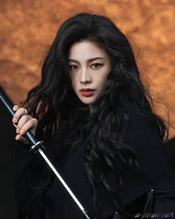 陈丽君武侠造型 陈丽君在剧中的每一场战斗都仿佛为我们展现了一个崭新的武侠世界，吴