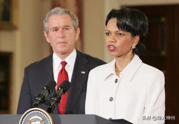 最新消息：美国前总统布什的国家安全顾问兼国务卿康多莉扎·赖斯今天受邀访问白宫！她