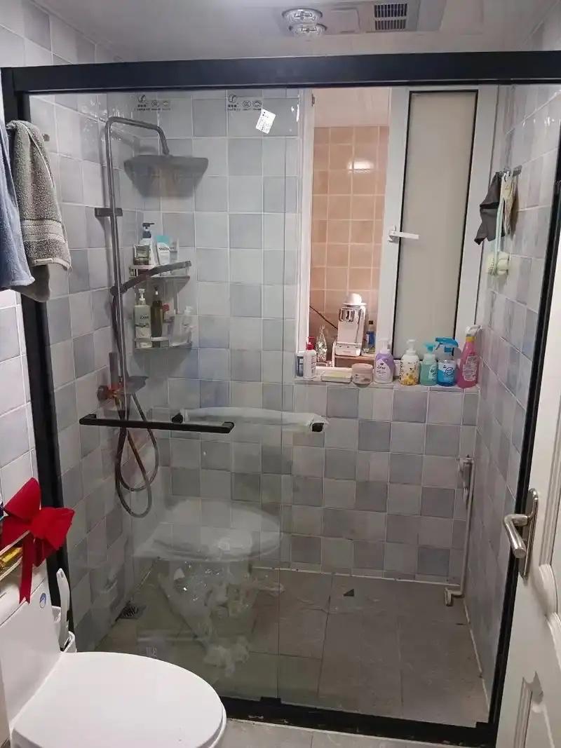 婆婆改嫁之后，经常趁着女主人外出，带着再婚老伴跑到自家屋里洗澡，眼下气温升高，几