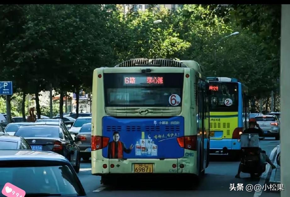 这次乐山公交广告事件，真的让人看得气愤又心寒。把陈旧观念包装成所谓“传统”，公然