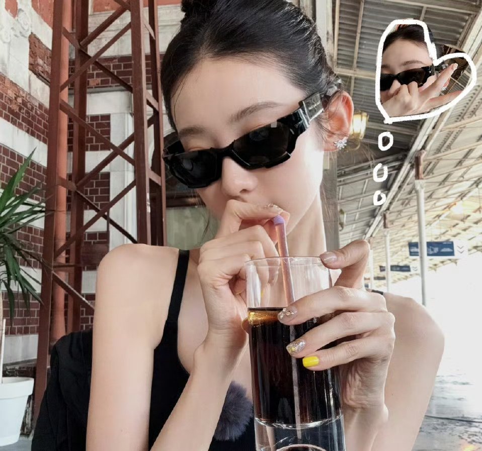 张艺凡张艺凡[超话]姐姐妹妹抓娃娃 ​​​
