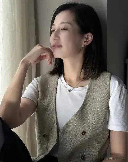 城南以南，不再蓝。城北以北，不再美。城东以东，不再空。城西以西，不再喜。南墙已撞