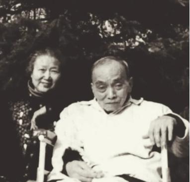 [浮云]1949年4月，国民党少将范纪曼要被执行死刑，临刑前，他说要上个厕所，但