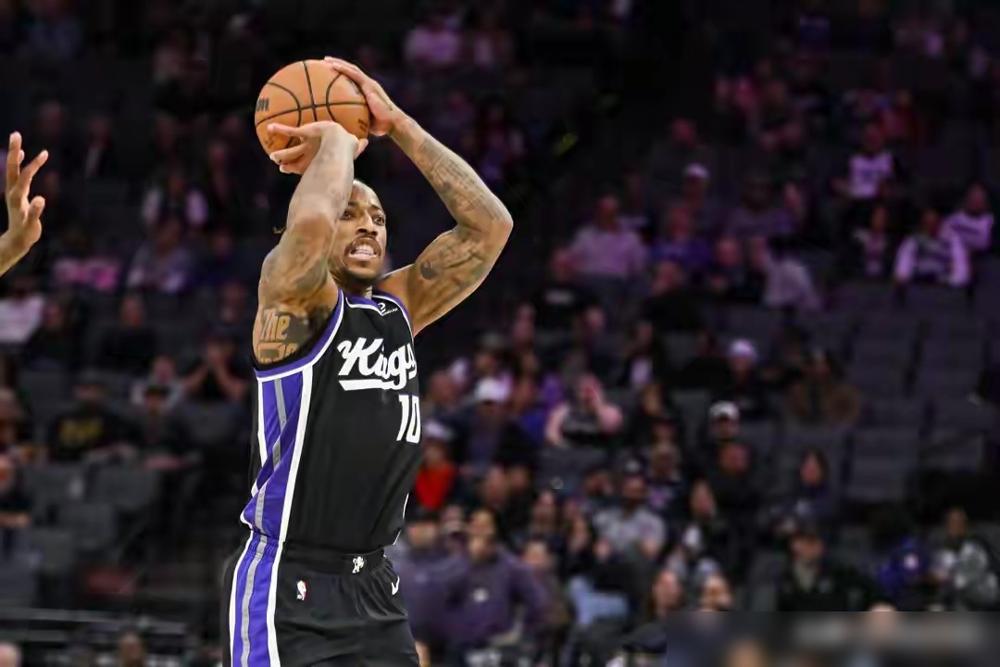 36岁220天的德罗赞，昨天狂轰41+11把哈登的历史纪录干得稀碎！
你敢信？