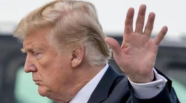 特朗普又整活了，这次直接把窗户纸捅破了。他说，台湾那个地方需要我们罩着，但他们没