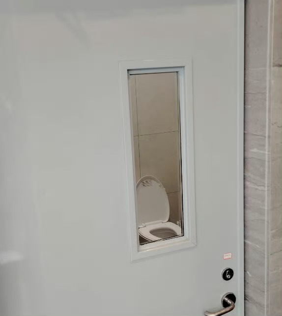 湖北一博物馆卫生间门装透明玻璃近日网友曝光湖北宜昌三峡移民博物馆地下一层无障碍卫