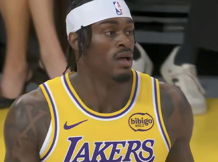 范德比尔特：雷迪克啊雷迪克，你让彪哥好伤心，好不容易有点状态，还被你摁在板凳席，