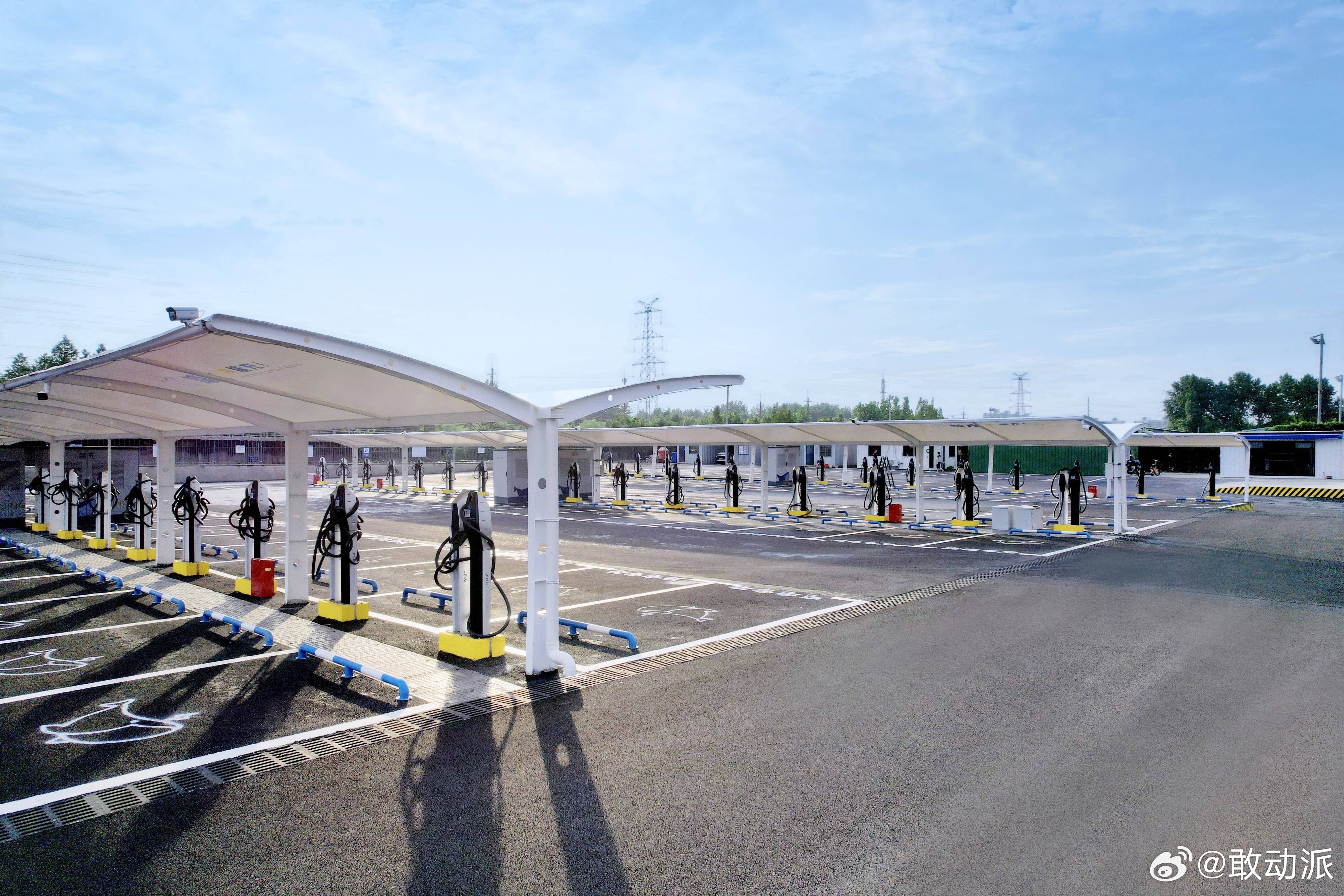 比亚迪闪充技术 已正式落地，多款新车装车且闪充桩逐步布局，单枪峰值功率1500k