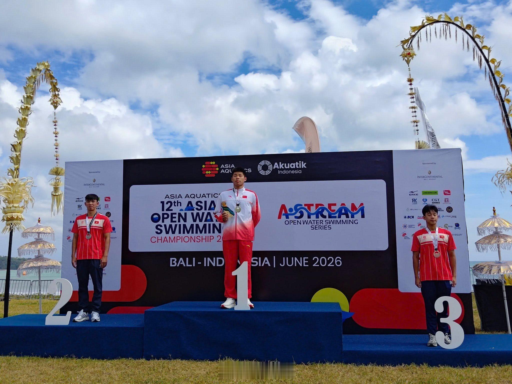 公开水域亚锦赛男子5公里决赛🏅兰天辰 00:56:57.05️⃣张锦厚 00: