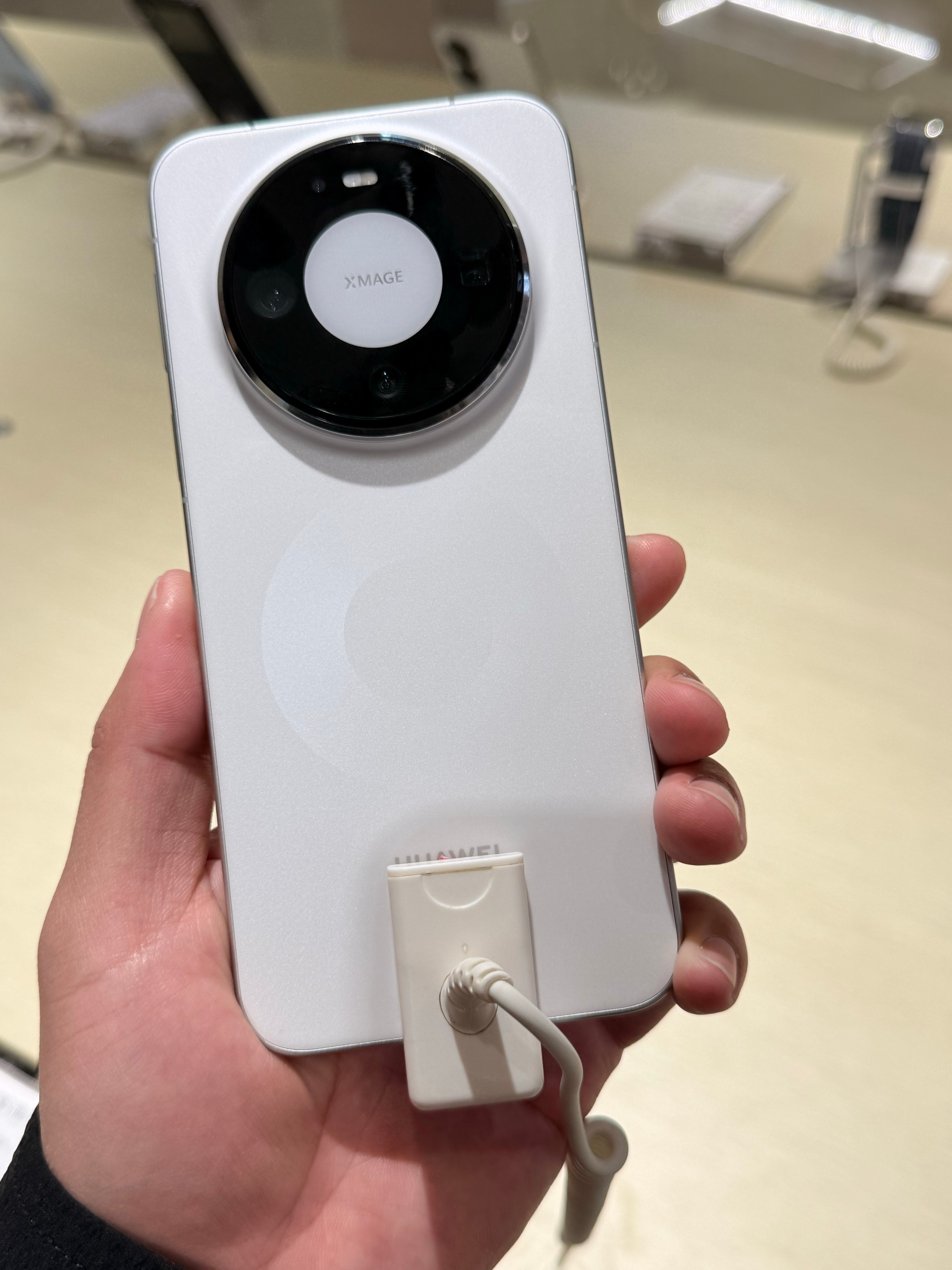 太疯狂了相比MATE 70系列的发售价来看华为MATE 80系列的定价居然降了5