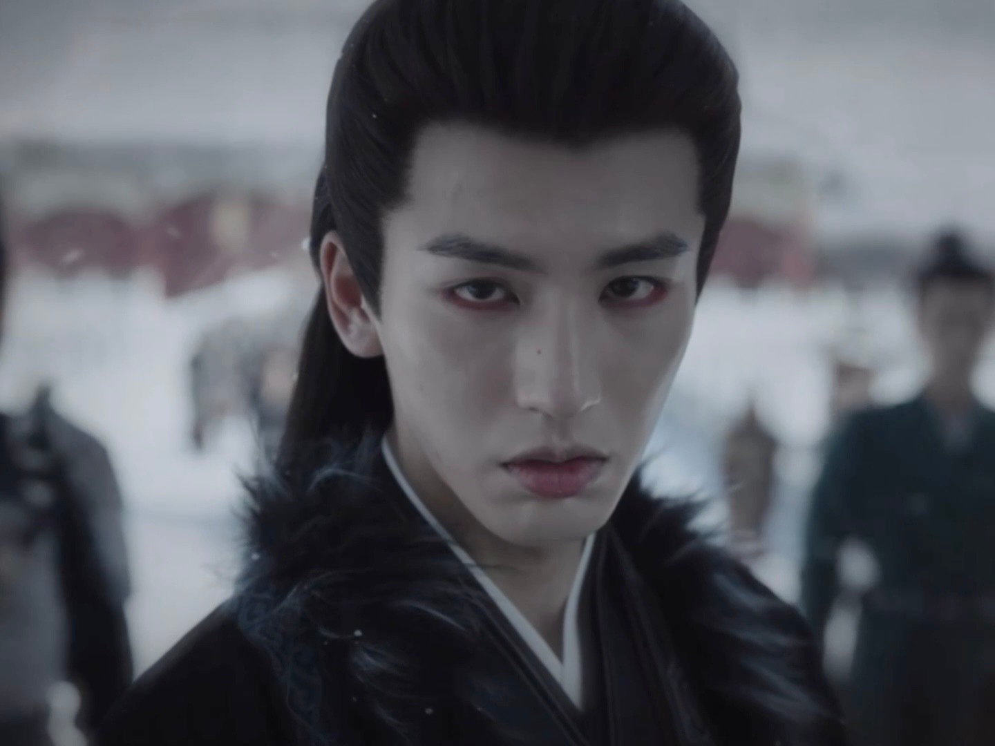 两个不同导演镜头下的张凌赫虽然1当时被群嘲，但现在看还蛮生动真实2就是美则美矣，