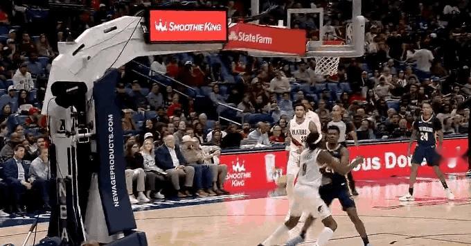 开拓者打鹈鹕，格兰特和米西掐架了，两人均被驱逐，赫伯琼斯和夏普各吃一个T 