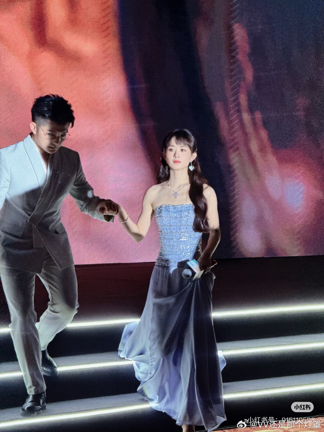 原生脸就是最dior的！太嫩太自然了我们颖宝赵丽颖沁园年会