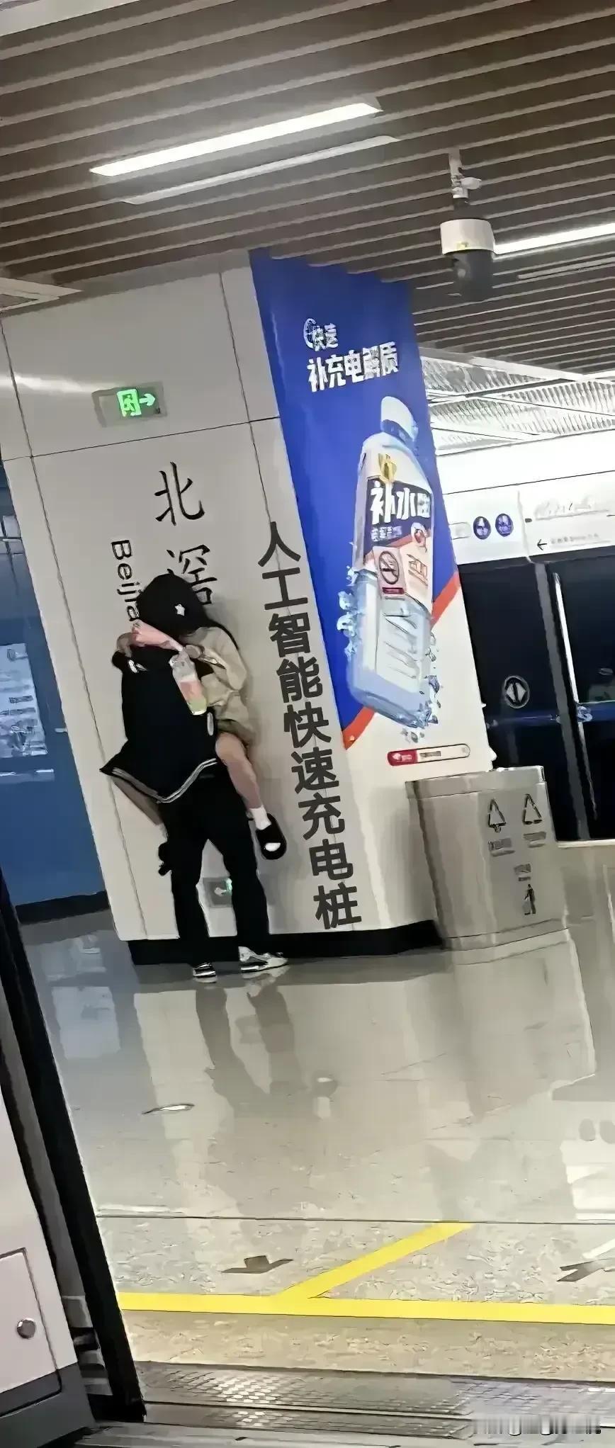 谁知道这充电桩在什么位置，速度……我快没电了，急……