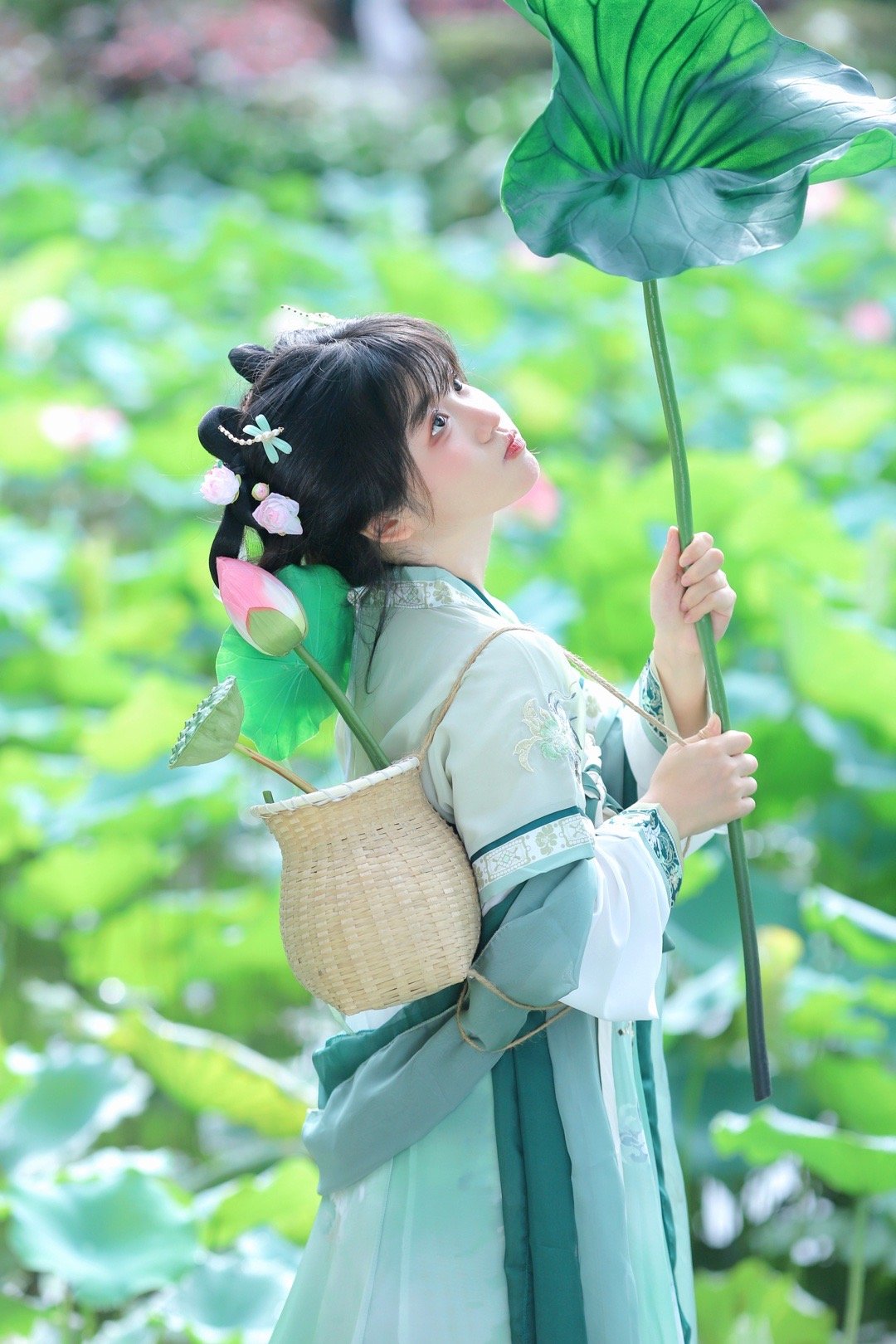 #广州约拍[超话]##汉服摄影# 小荷才露尖尖角 ​​​