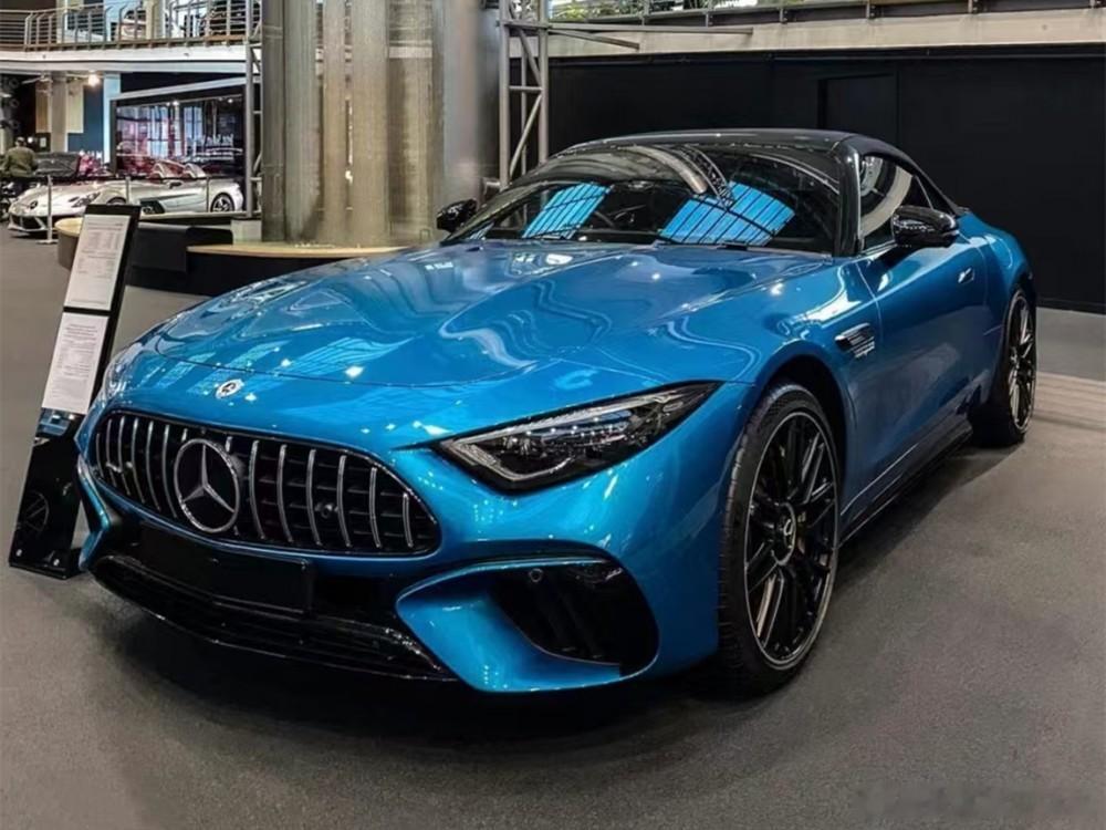 奔驰 AMG SL63，极空蓝/黑内饰，车辆选配：21英寸双10辐锻造车轮；柏林