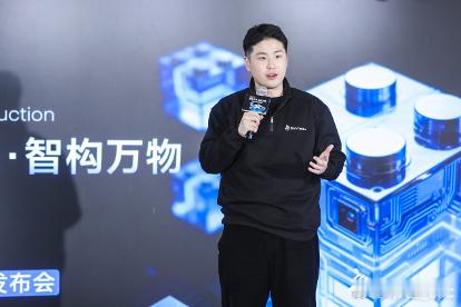 这种末端配送机器人，很多人在酒店、园区里都见过，但始终没有真正铺开。已经有 20