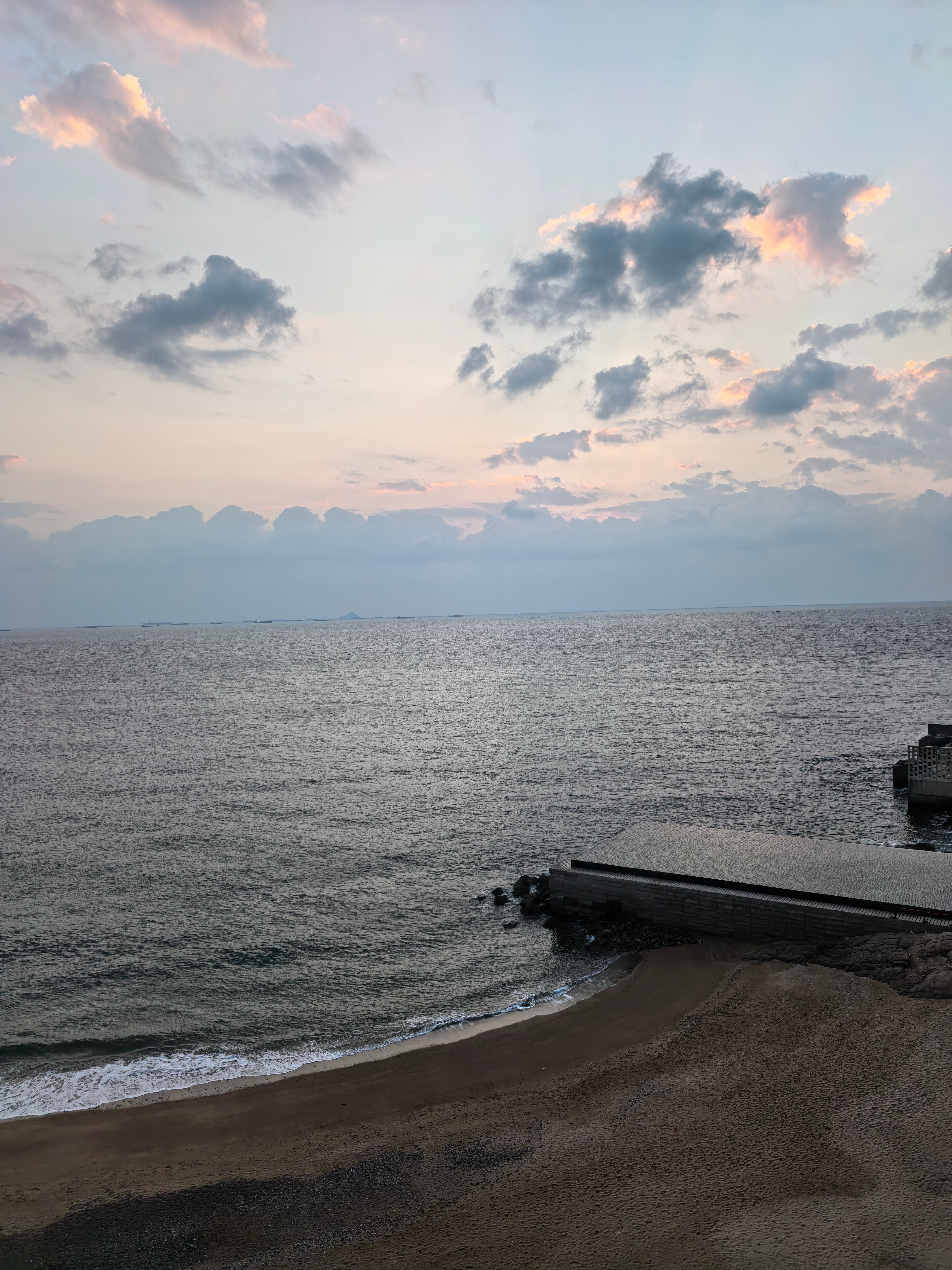 早上好，听了两天涛声依旧，今天要回家了  ​​​