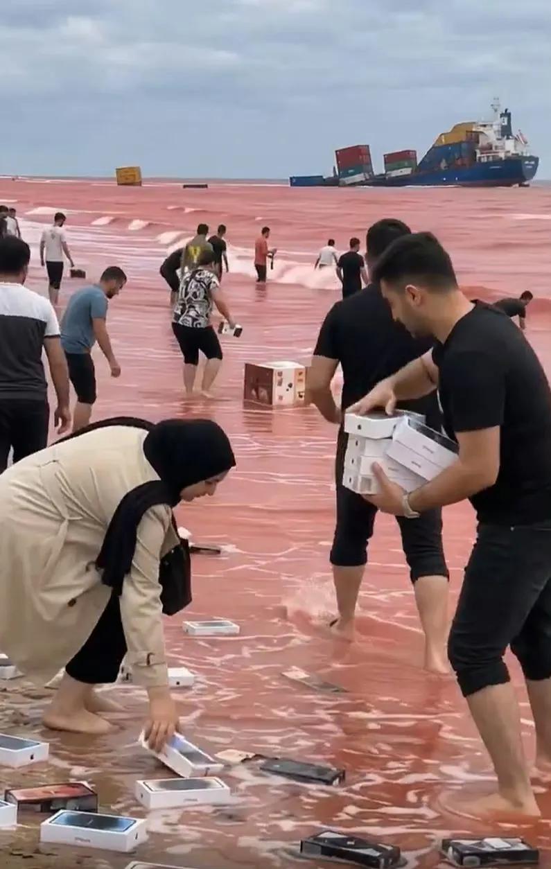 你们的iPhone集体打卡疯狂水世界！疯狂水世界，启动！🌊
新加坡货轮霍尔木兹