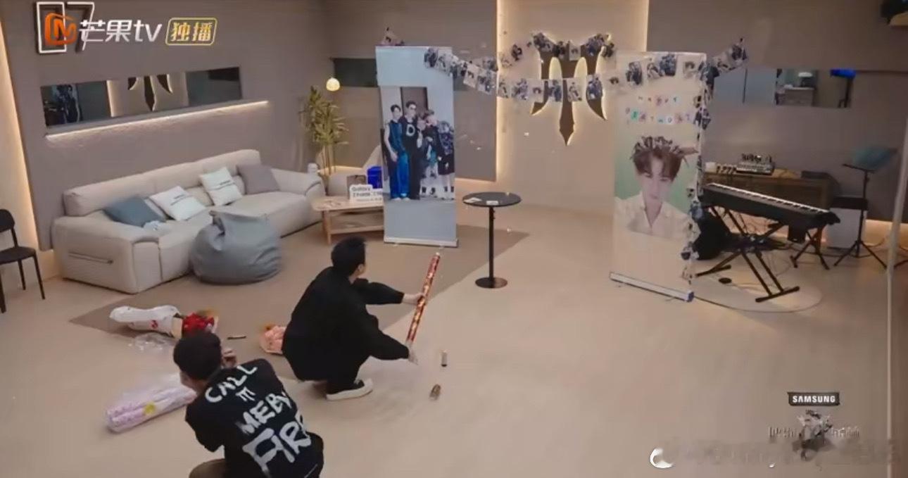 #王铮亮林依轮蔡旻佑给高卿尘庆生#王铮亮、林依轮、蔡旻佑给高卿尘庆生[打call