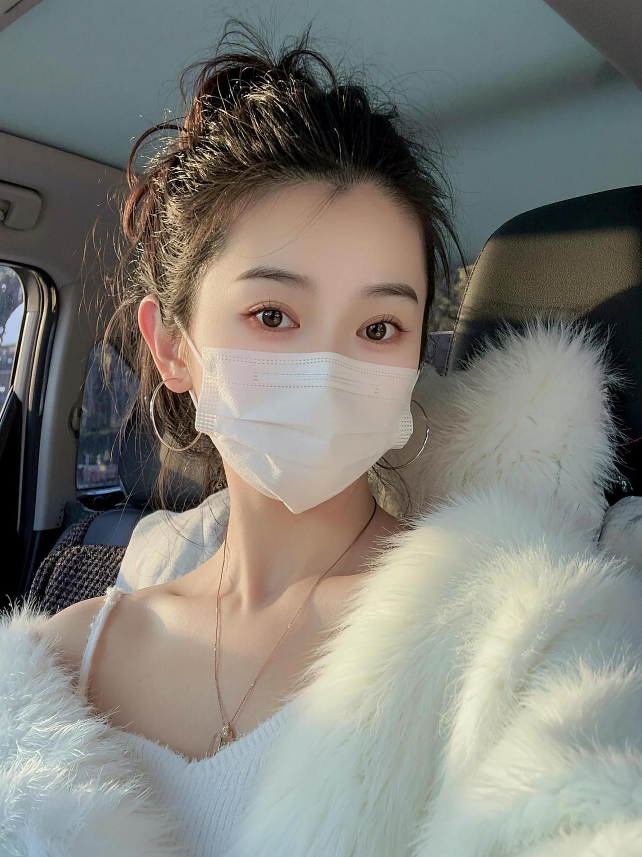 。不管你处于什么状态，你都要明白，生活的目标是健康和快乐！口罩女孩 车拍  @D