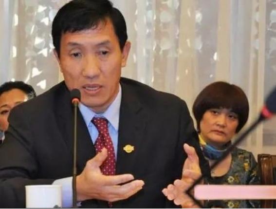 “中国拿什么挑战美国？中国人均收入只相当于美国的8%!“中国经济领域专家黄亚生曾