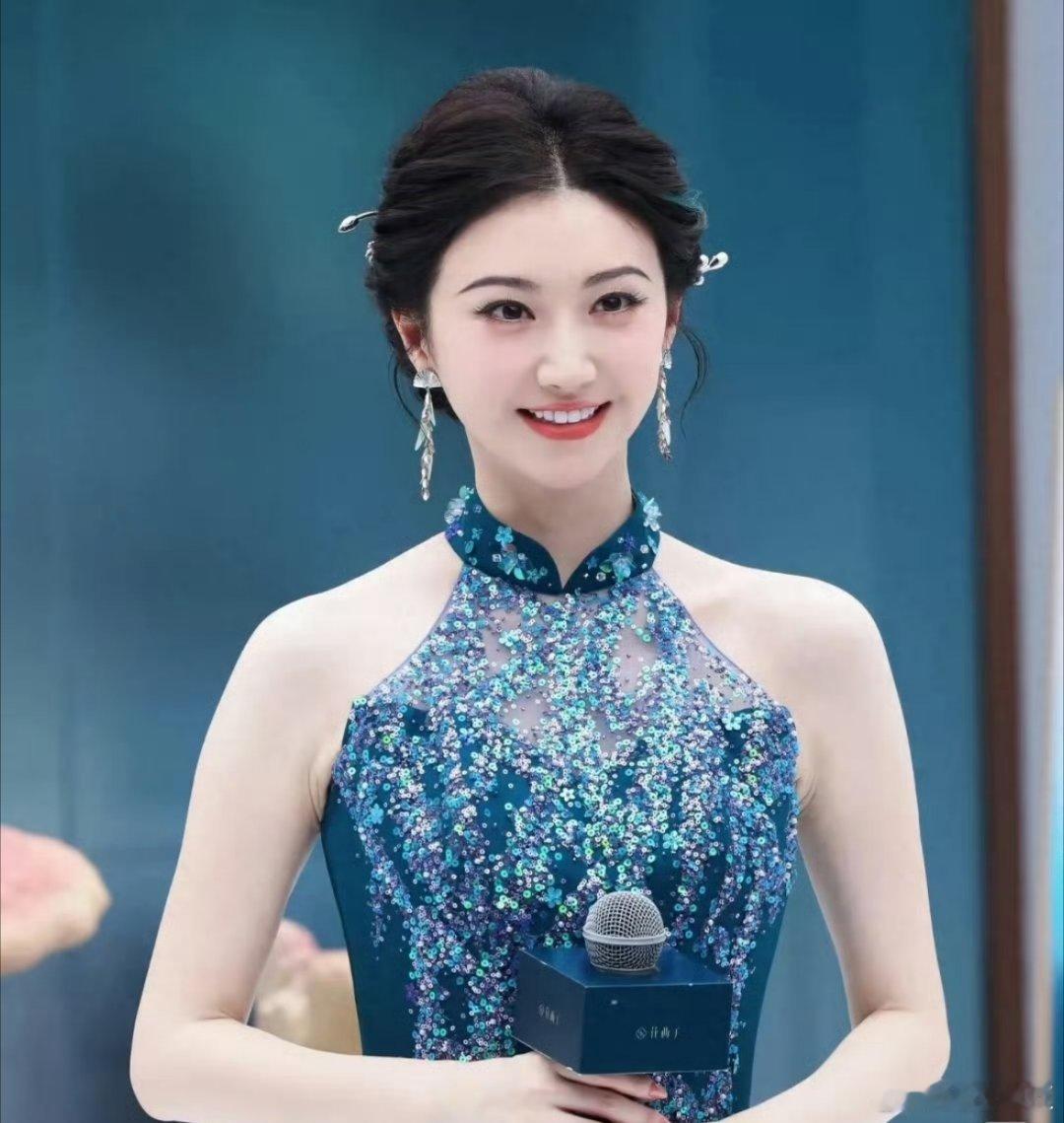 景甜圈内口碑尽管总是陷入话题，但是口碑不差，说明这个人总的来说还是不错的！只是识