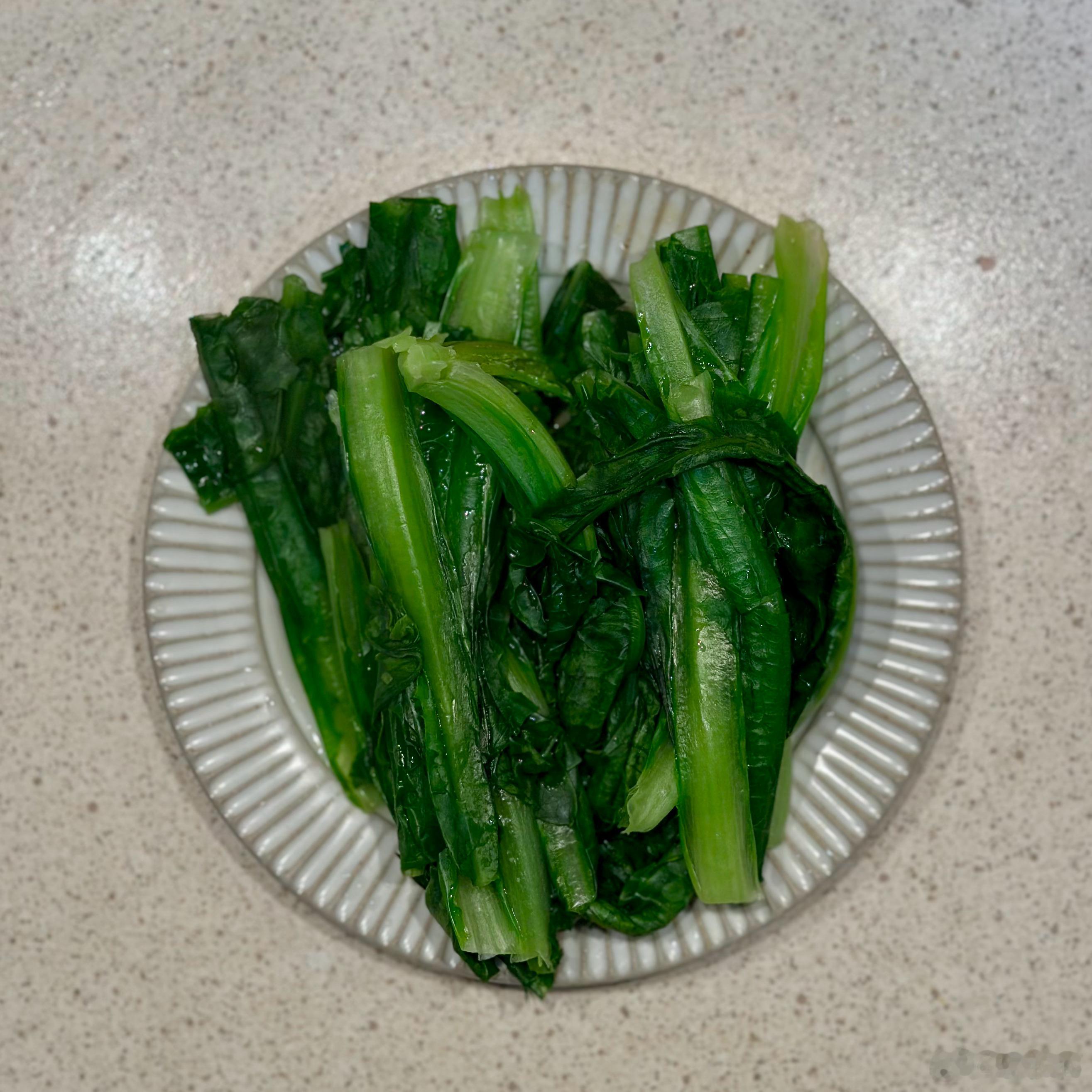 今天晚上又吃牛肉酸菜炒饵块，连吃两天了，贵州人吃不腻饵块。[哈哈] ​​​