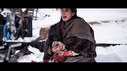 黄杨钿甜黄杨钿甜演员的信念感黄杨钿甜0度哭了N遍 寒风里滚烫的眼泪，是演员与角色