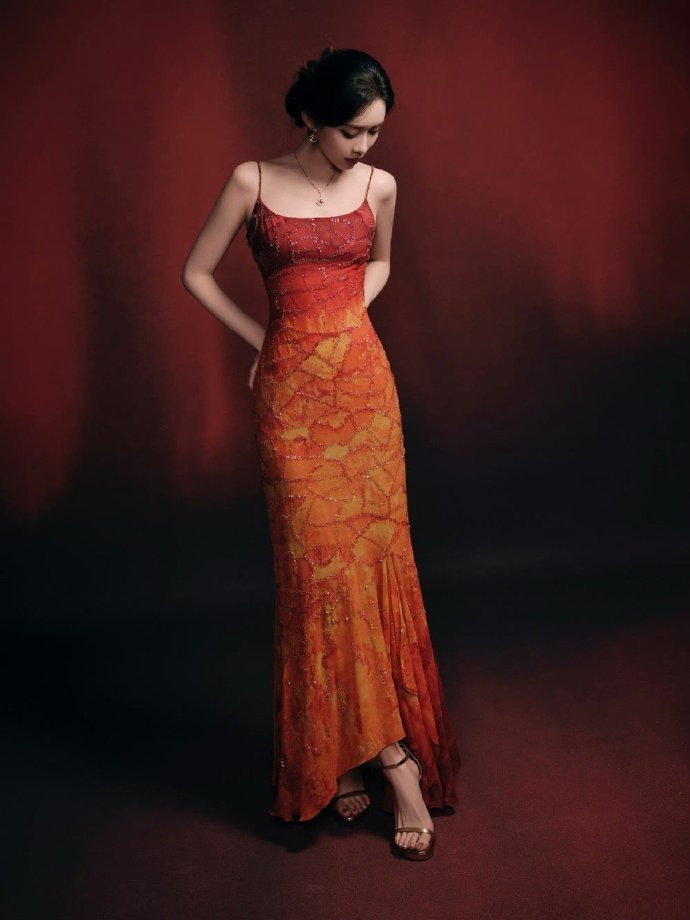 孟子义穿了es高定 哇哦孟姐真的好美啊！闪耀红毯！ 