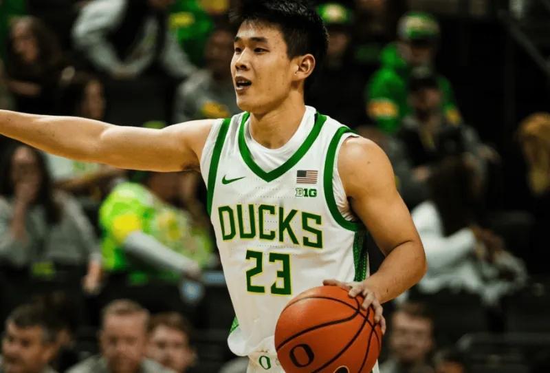 快出来看林疯狂啦！
什么？你说，林葳14中4，3分10中1，这么铁，还碰瓷林书豪