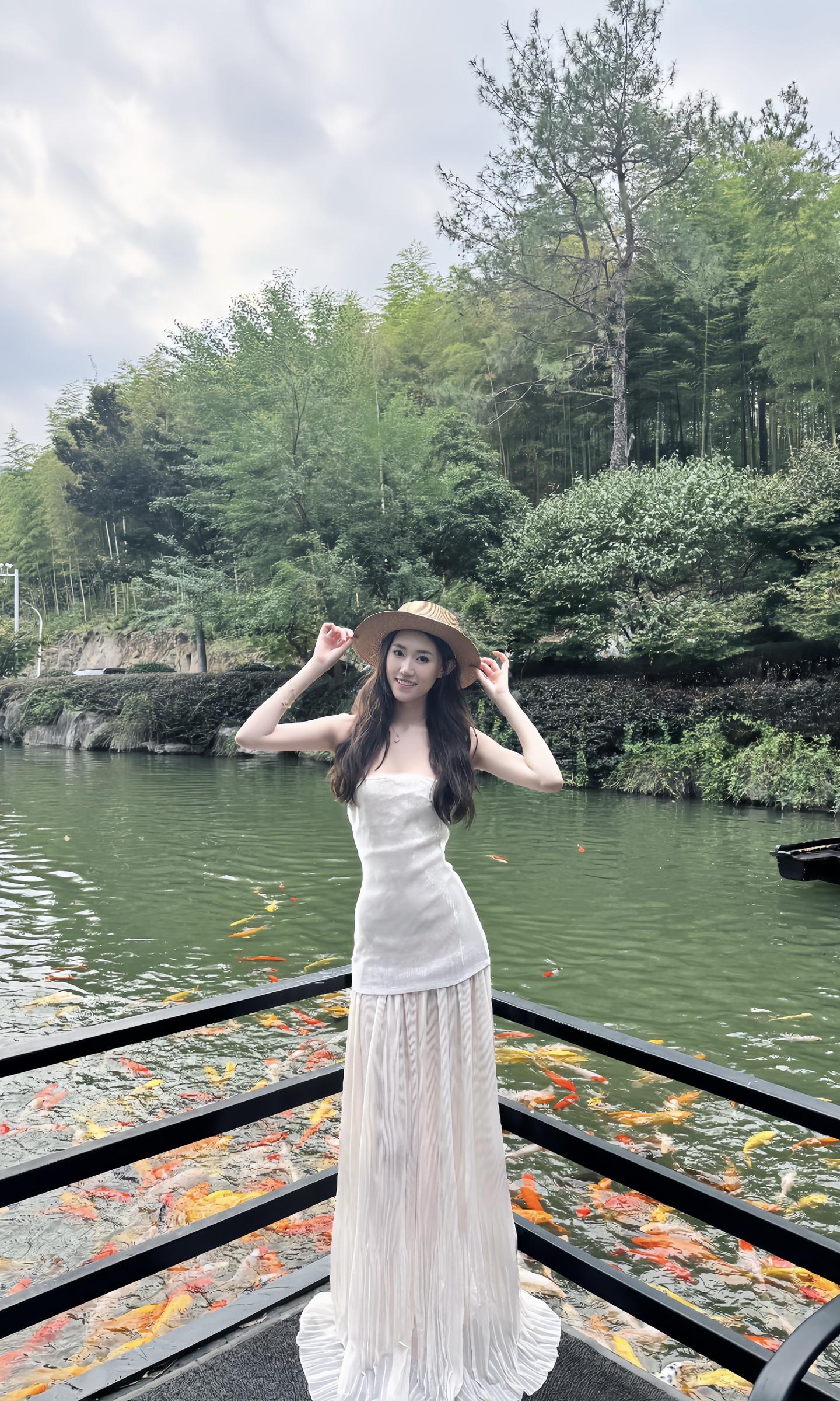 是谁在花港观鱼 而我在看你