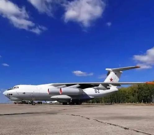 东方大国太聪明了：趁着俄罗斯武器滞销，一口气订购20架大飞机

俄罗斯武器出口这