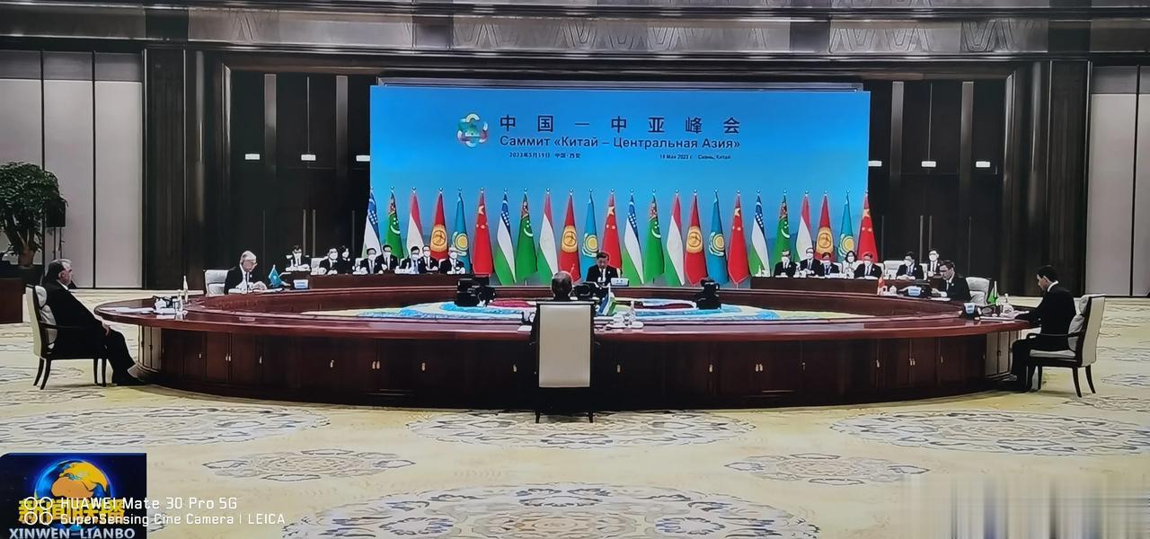 【寰球• 时事-国际观察-2023-825】         5月19日，东／西