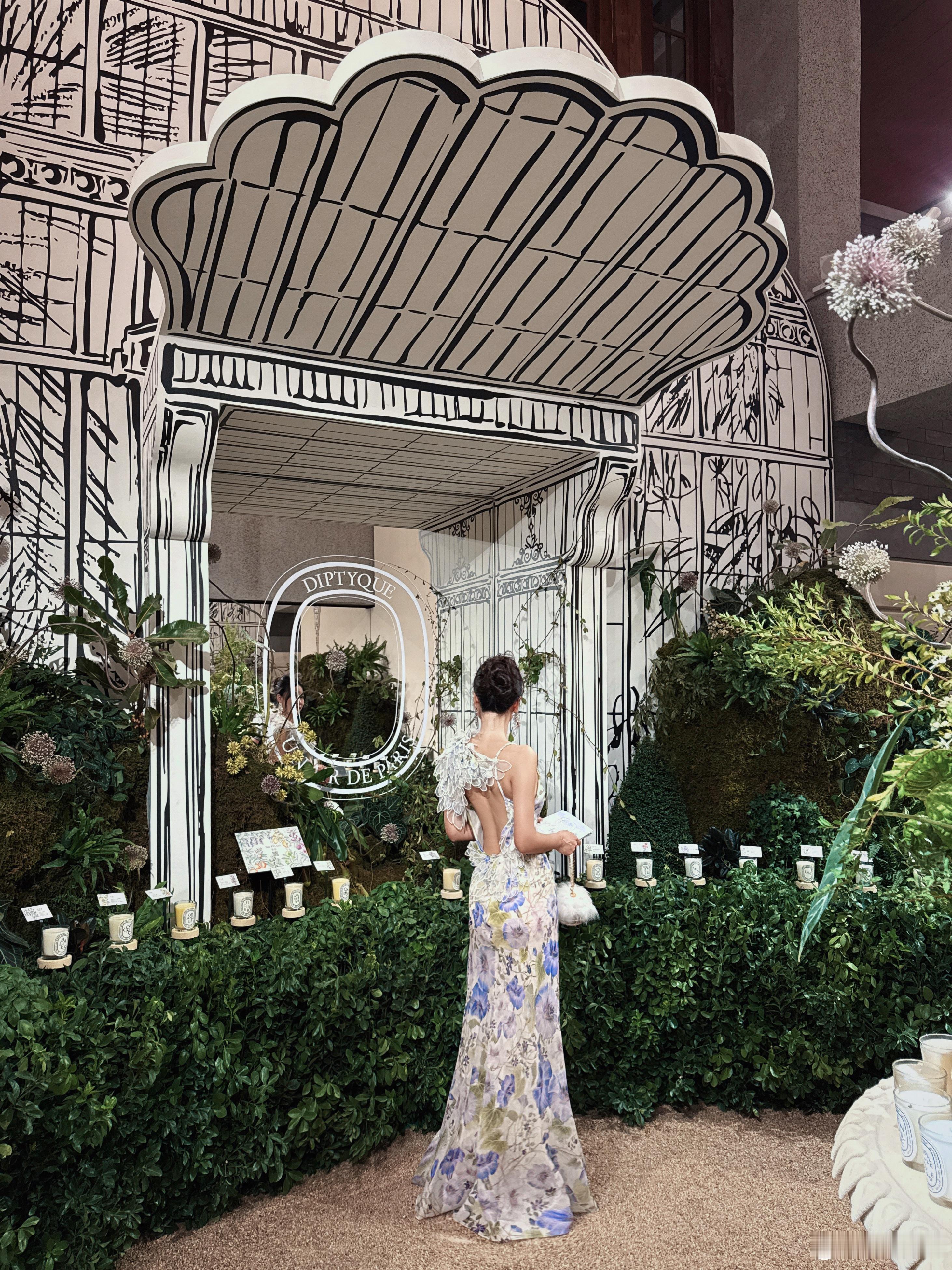 凌听雨[超话]ootd[超话] 从没想过，在上海出差，让我转瞬有种来到巴黎的即视