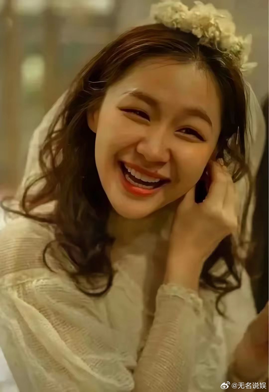 金靖说，我和我老公谈恋爱时，婆婆嫌弃我是演员，觉得我不靠谱，不是过日子的人，婚礼