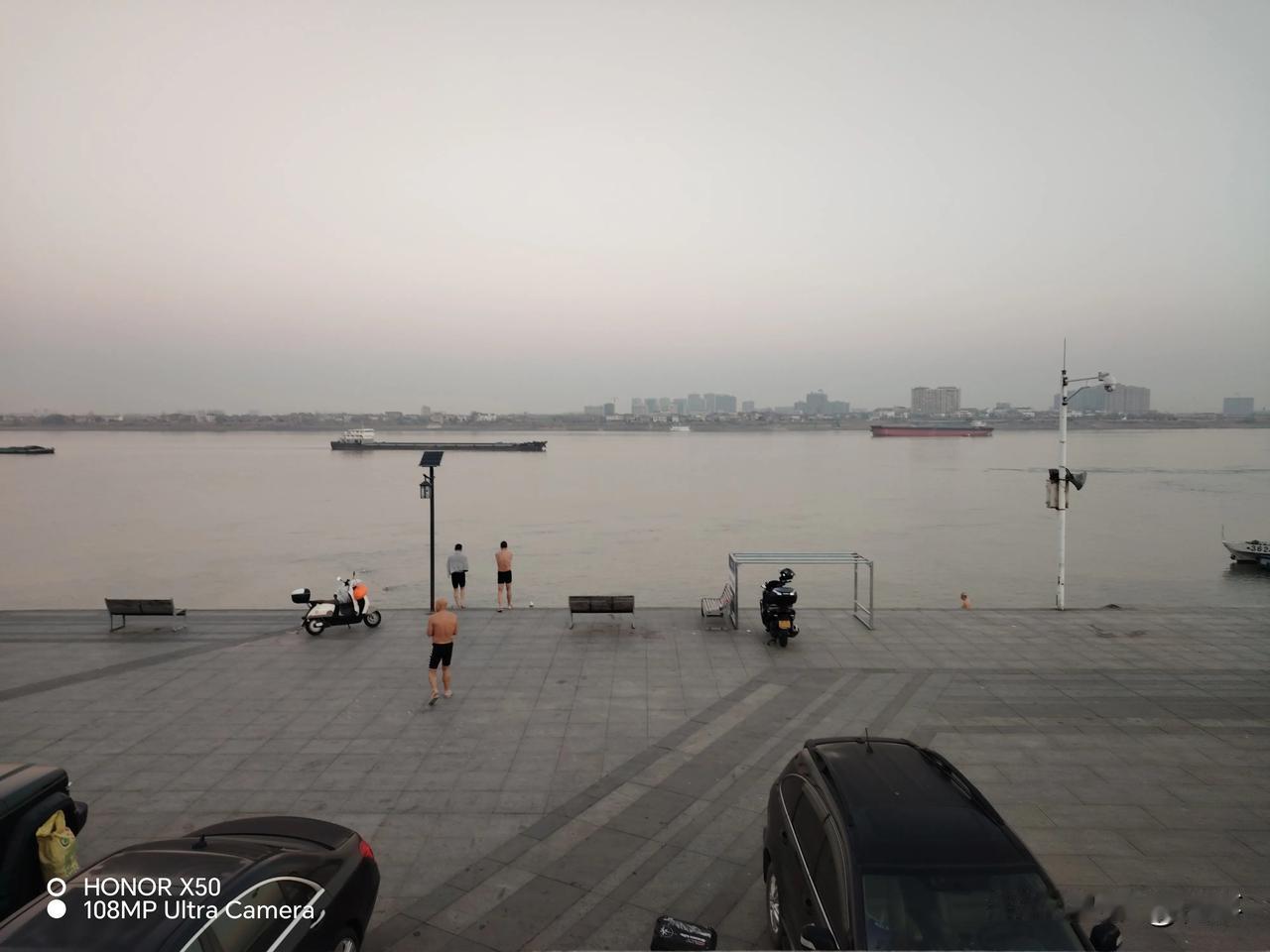 晒图笔记大赛2026年1月9日长江岸边晨练冬泳爱好者冬泳