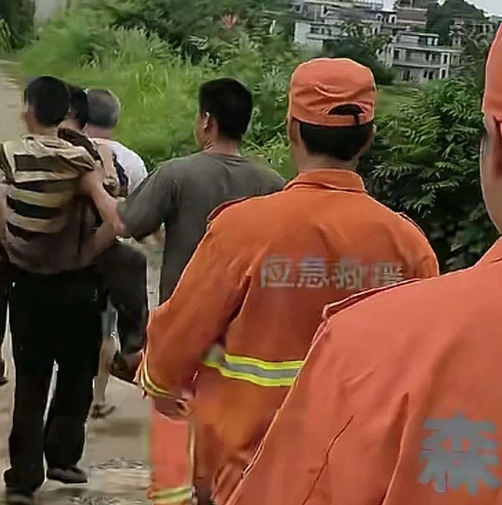 湖南13岁男孩失踪，终于在孩子妈妈的坚持下，第四天的时候找到，孩子竟然躲在一个山