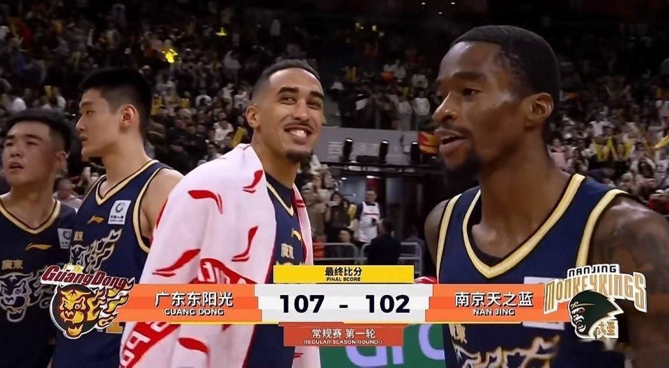 开门红，广东队加时险胜南京同曦，没想到第一场就惊出一身冷汗，虽然赢球了但还是暴露