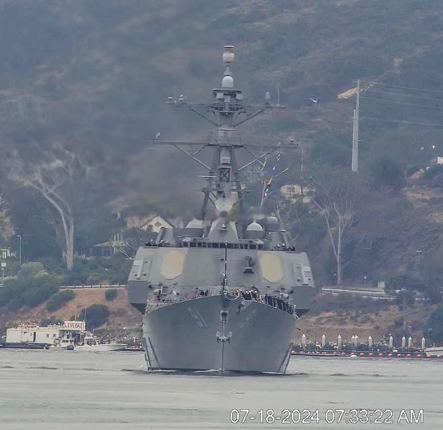 7月18日，美国海军阿利·伯克级平克尼号驱逐舰(DDG-91)进入圣迭戈，升级后