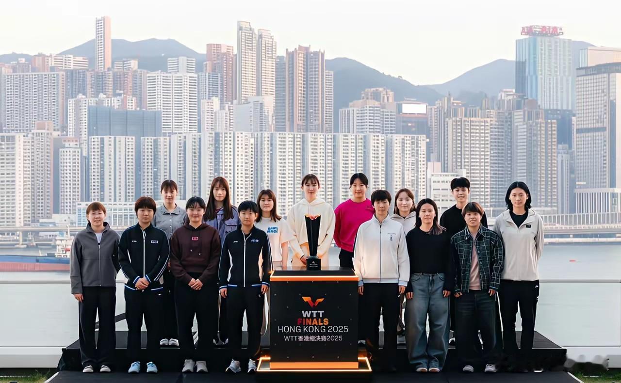 WTT香港战运动员大合影，你最喜欢的选手是那位？

乒乓球这些年的确是把亚洲和欧