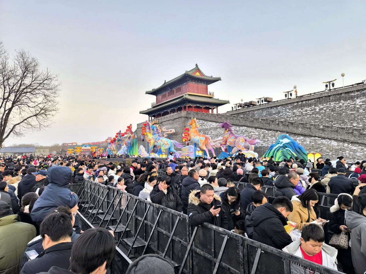 我就想知道，有多少人凑热闹去正定看花灯了？