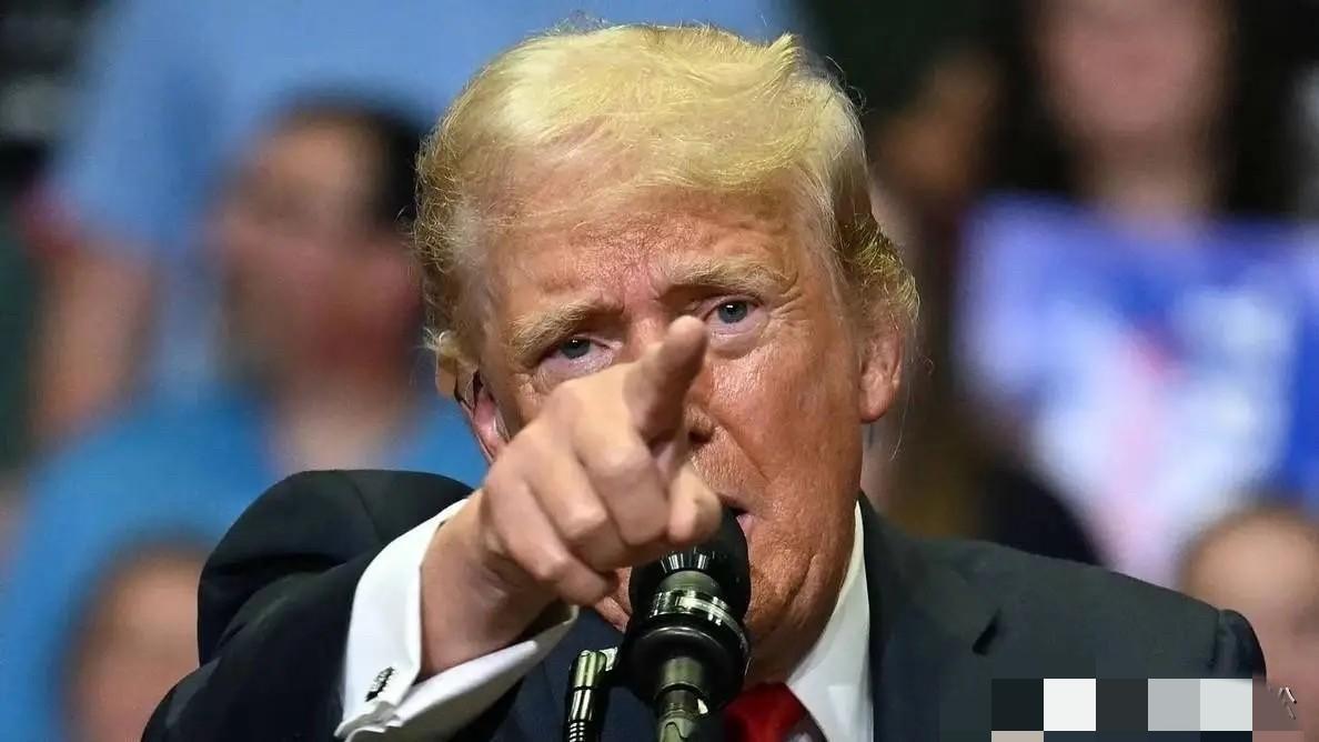 以色列这回真把“财神爷”给惹毛了！

导弹一通乱炸，伊朗油库瞬间变火炬，德黑兰黑