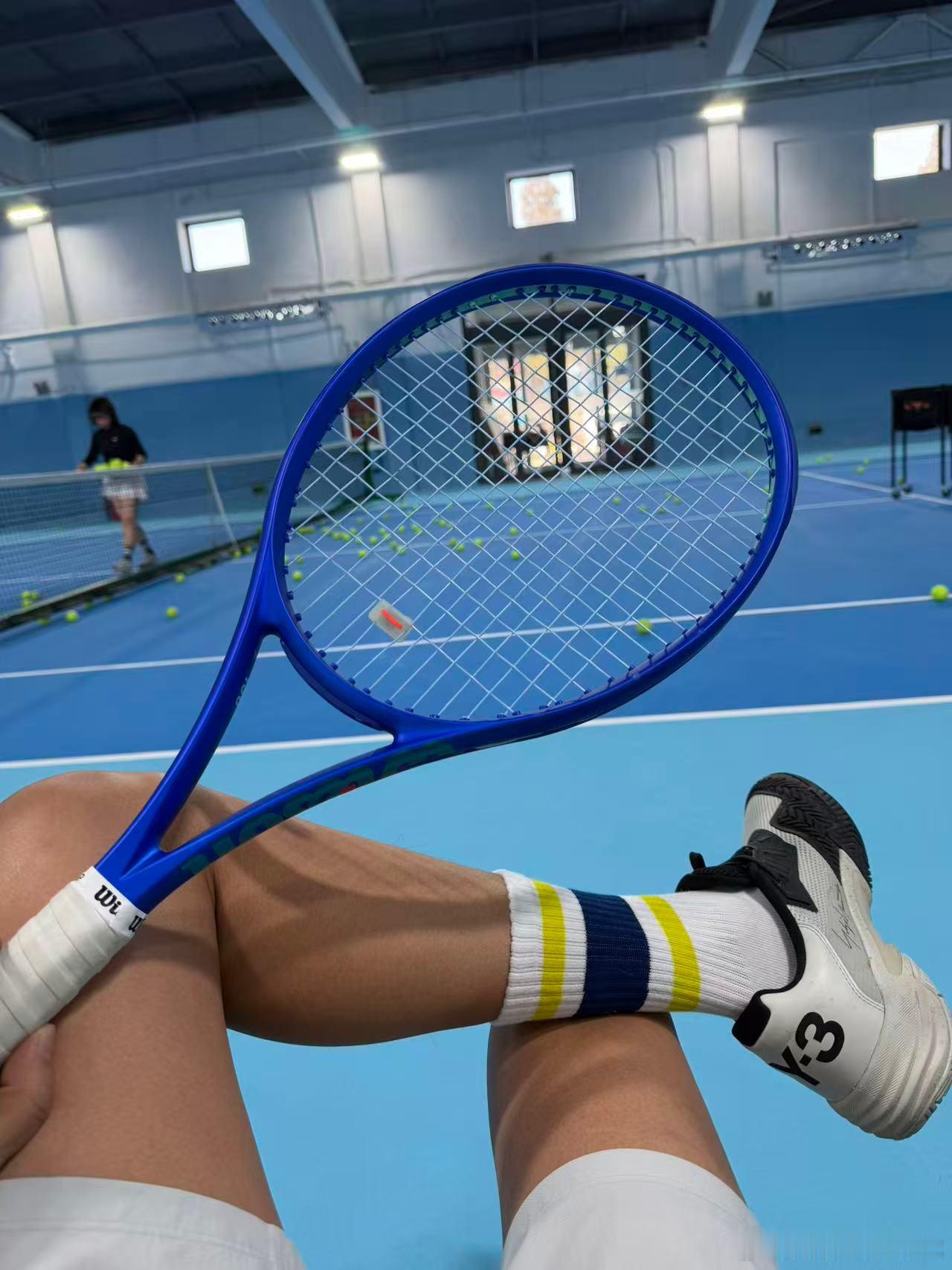 冬天减肥不想出门怎么办早安，努力健身减肥。 