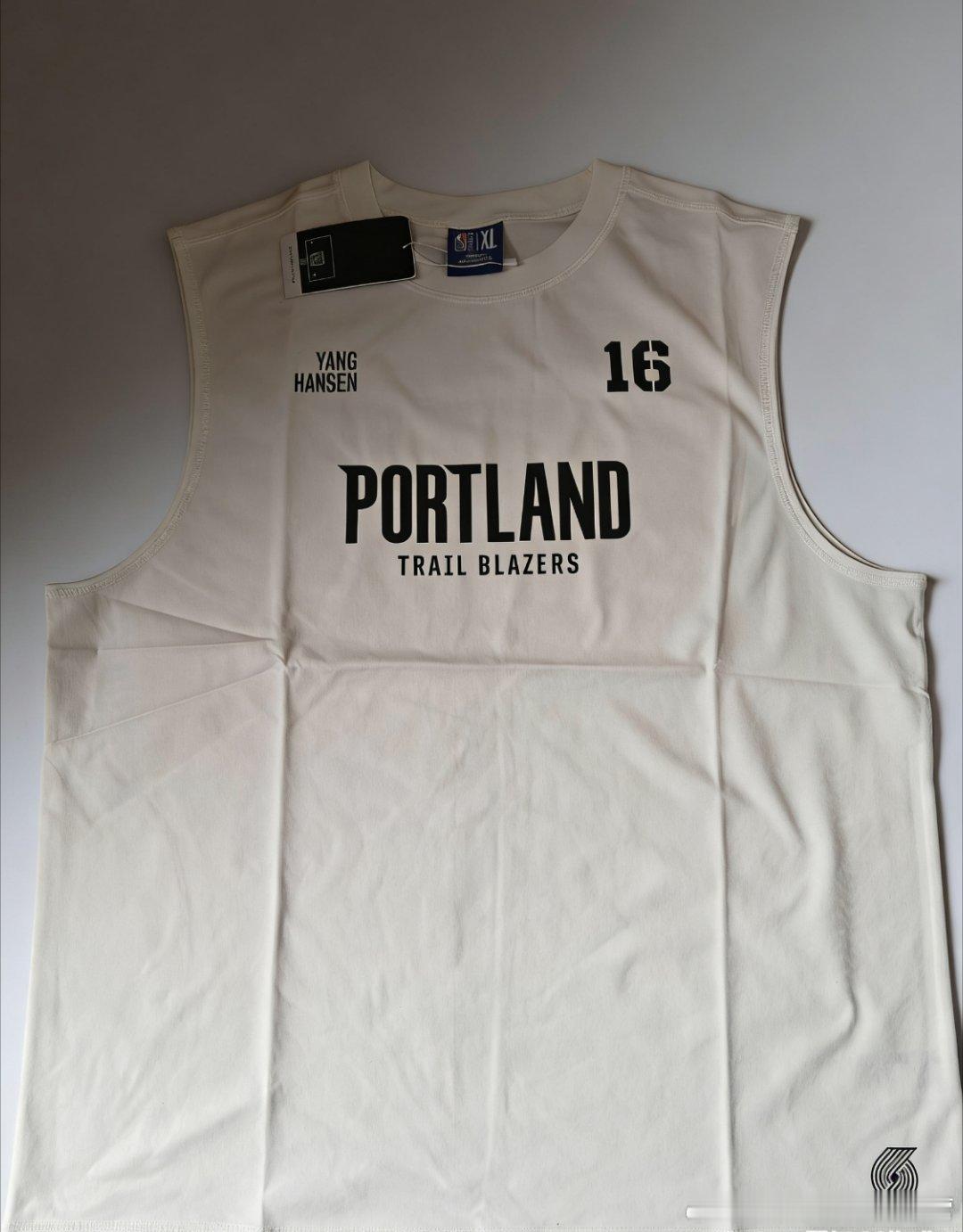 收到啦！！！感谢微博篮球赠送的杨瀚森NBA球衣，太开心啦～收藏安排上！波特兰开拓