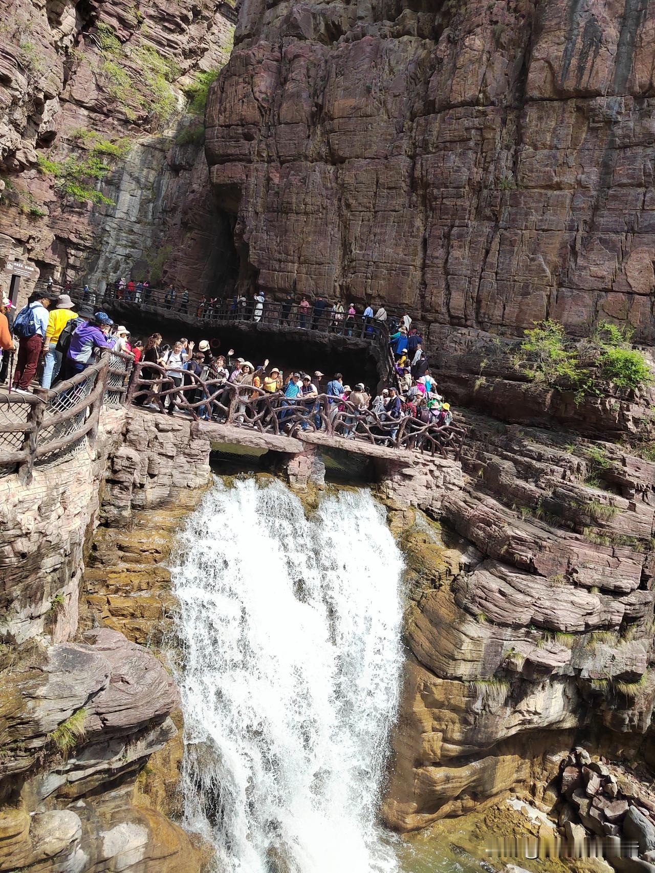 退休金多少，直接决定退休后的生活质量。
退休金在1000元以下的，朝不保夕，惶惶